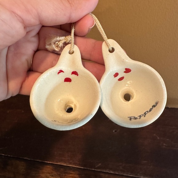 Vintage Ceramic Salt and Pepper Spoons Set Red Hearts Kitchen Decor - Picture 5 of 6
